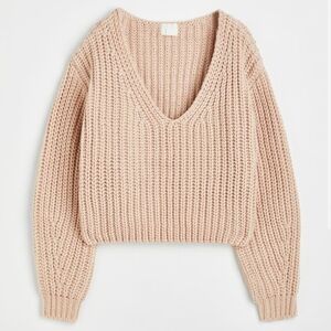 Short relaxed fit sweater, it doesn't have tag but its new guys!!!